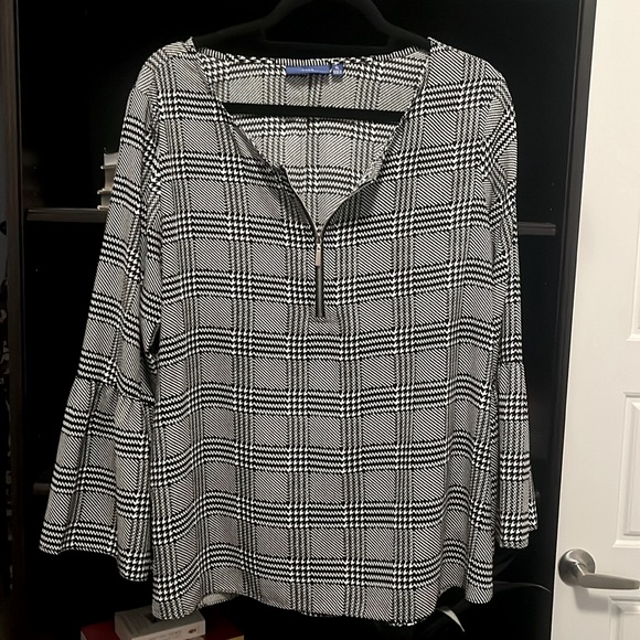 Apt 9, women’s blouse with partial zip up and wide cuffs - Picture 2 of 4